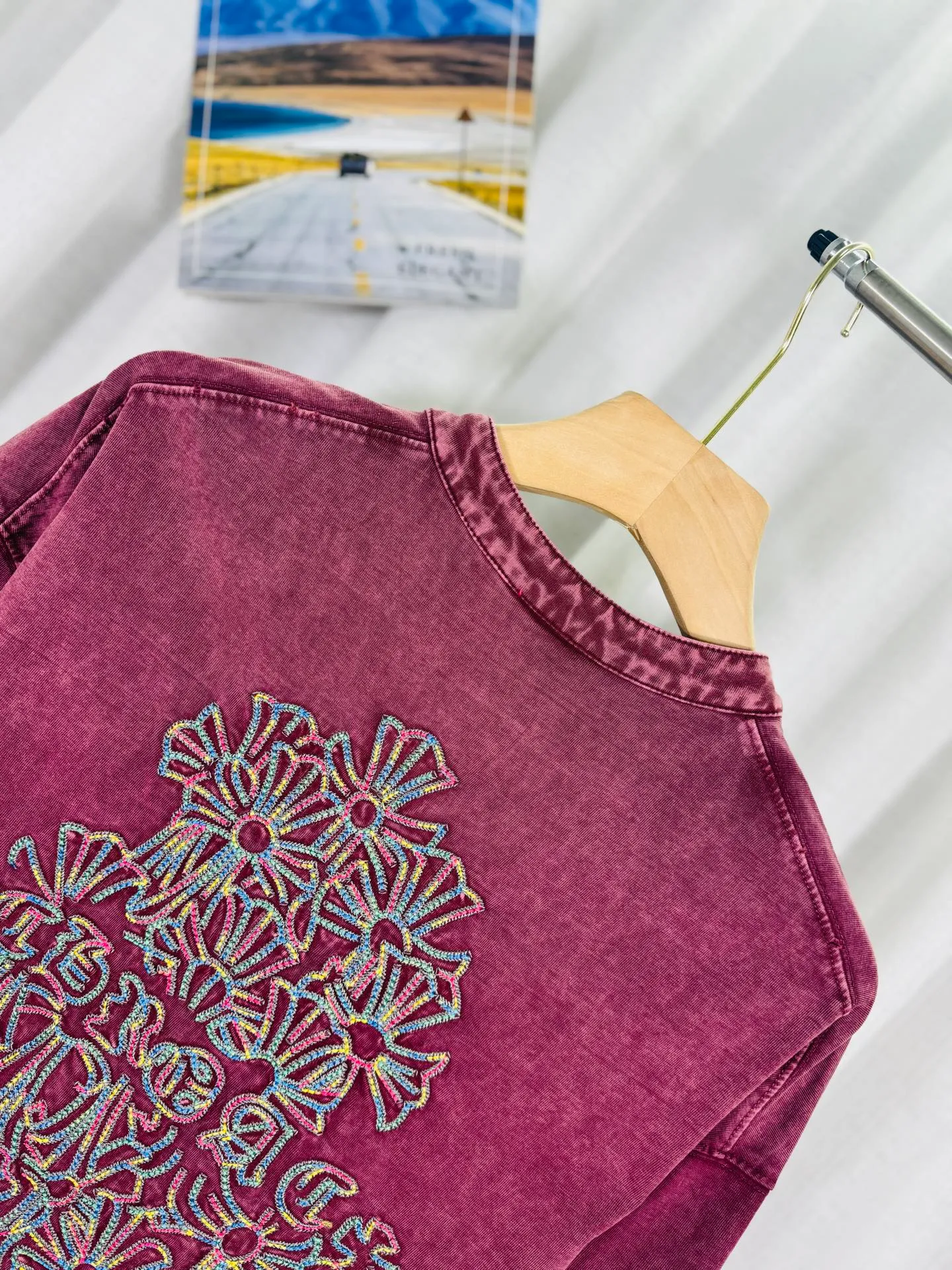 P260 ch high version Chrome Hearts 2025 new autumn and winter cross patch washed spray-painted long-sleeved T-shirt, fabric: 26 double yarns, 320 grams weight, Angra red thread weaving, heavy wash water➕fried color + spray-paint Printing process: colorful embroidery, secondary color spray-paint process Color: gray, red Size: S M L XL Style number: 5178